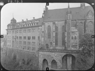Altenburg. Stifts- und Schloßkirche St. Georg (1439-1441, Erweiterung 1463-1465). Ansicht von Südost mit Schloß