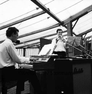 Haus Lichtensee: Propstei Stormarn: evangelisches Zentrum mit Altersheim und Jugendheim: Veranstaltungszelt im Park: Propstei-Gemeindetag: Musikvortrag mit Klavier und Trompete