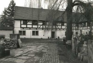 Dresden-Omsewitz, Altburgstädtel 18. Ehemaliger Bauernhof (18. Jh., mit Bildhauerwerkstatt), Wohnstallhaus