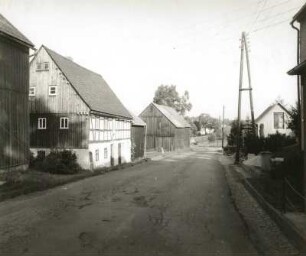 Rechenberg-Bienenmühle-Clausnitz. Dorfstraße. Ansicht mit Wohnhaus Nummer 107 (ortslagennummer 106)