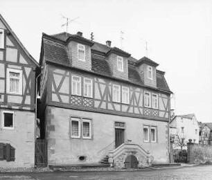 Mischbau; Büdingen, Schloßplatz 7