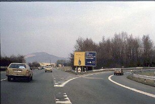 Einfahrt in Kreisel Südost (Mannheim Richtung Frankfurt) von Hauptfahrbahn Süd (Mannheim Richtung Weinheim)