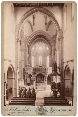 Marienkirche, Gelnhausen: Ansicht, Innenraum mit Blick auf Chor, Lettner und Kanzel