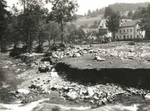 Unwetterkatastrophe im Osterzgebirge am 8. Juli 1927. Zerstörte Talwiesen am Hammergut Oelsengrund ("Ebertmühle", im Besitz des Landesvereins Sächsischer Heimatschutz)
