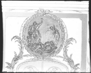 Potsdam, Neues Palais, 1. Obergeschoß, Obere Galerie, R.: 241, Tondo über der mittleren Tür der Westseite.