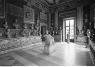 Palazzo Nuovo, Sala dei busti degli imperatori