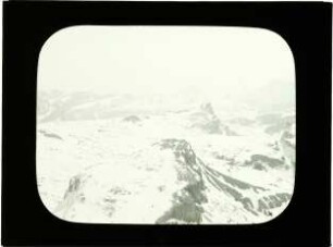 Felsiges Hochplateau im Nebel
