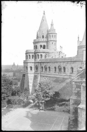 Budapest. Fischerbastei mit St. Stephanskirche