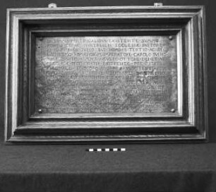 Tafel mit Stiftungsinschrift