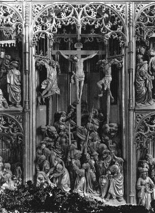 Flügelaltar : Flügelaltar. Holz, geschnitzt, gefaßt (vor 1522; J. Borman). Kreuzigung im Mittelschrein. Güstrow, Pfarrkirche Sankt Marien