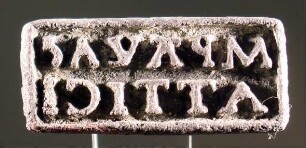 Stempel mit lateinischer Inschrift M.L.PATYLAC / ATTICI