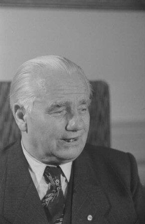 Reportage: Präsident Wilhelm Pieck im Schloss Niederschönhausen : Porträt von Wilhelm Pieck