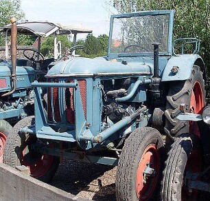 Schlepper (mit FrontladerHanomag R 435)