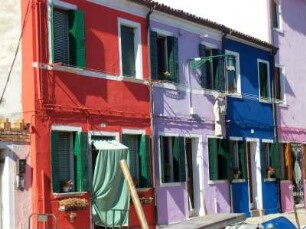 Burano: Impression Burano, bunte Hausfassaden