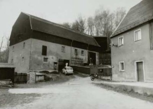Hartmannsbach, Gehöft Nr. 10, Scheune, Hofansicht