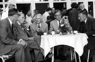 13. Tagung 1963 Medizin; Gruppen beim Bayrischen Frühstück: Graf Lennart Bernadotte, Otto Hahn, Adolf Butenandt, G. Parade, Paul H. Müller