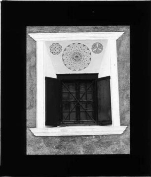 Fenster am Haus Caratsch in S-chanfs (St. Moritz)