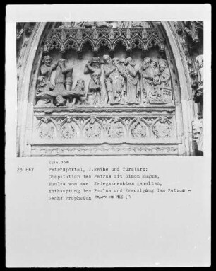Szenen aus dem Leben der Apostel Petrus und Paulus: mittlere Reihe von rechts nach links: Verurteilung der Aposteln durch Nero, Enthauptung Pauli, Kreuzigung Petri; untere Reihe: sechs sitzende Propheten