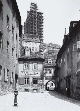 Baderberg, Blick gegen die Domtürme im Bau
