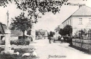 Schönau vor dem Ersten Weltkrieg : Ort: Šunow / Schönau. Das Dorf vor 1914. Dorfstraße, rechts Gasthaus