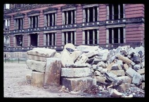 Ruine Völkerkunde Mus. 7.5.64.