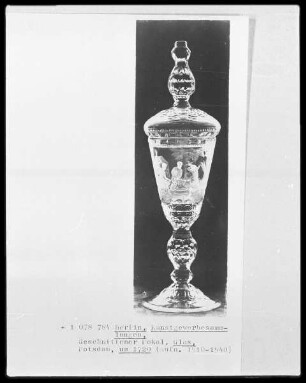 Geschnittener Deckelpokal
