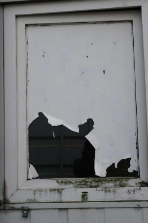 Fenster einer Flüchtlingsunterkunft