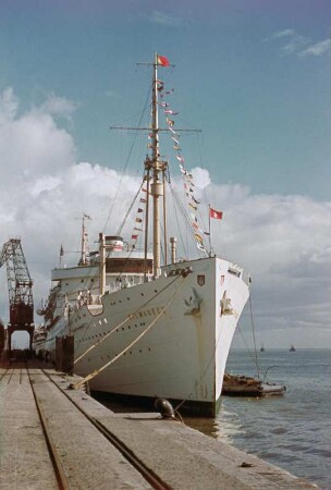Die MILWAUKEE am Pier : Passagierschiff "Milwaukee" (1929; Blohm und Voss) der Hamburg-Amerika Linie (HAL)