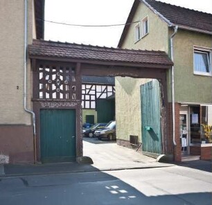 Hüttenberger Tor; Fernwald, Tiefenweg 2