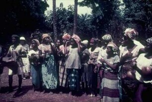 Reisefotos Karibik. Gruppe singender Frauen und Trommler