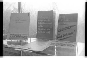 Kleinbildnegativ: Amerika-Gedenkbibliothek, „Die bundesdeutsche Wirklichkeit im Rückspiegel“, 1988