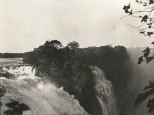 Sambia (Südliches Afrika). Victoriafälle des Sambesi