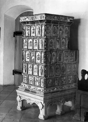 Nürnberg. Germanisches Nationalmuseum. Öfen und Ofenmodelle - ab 1495. Kachelofen