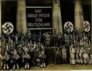 Kundgebung zur Volksabstimmung über das Staatsoberhaupt des Deutschen Reiches
