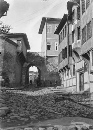 Gebäudeansicht : Das östliche Tor der inneren Festungsmauer in der Altstadt von Plovdiv, Bulgarien, mit seinem osmanischen Namen Hisar-Tor