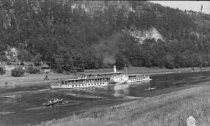Personen-Seitenraddampfer "Dresden" (IV, 1926, Werft Laubegast) unterhalb der "Weißen Wände" bei Rathen