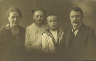 [Familienfoto]