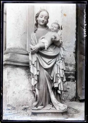 Katholische Pfarrkirche; Madonna, Holz
