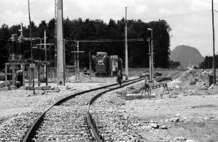 Singen: Gleisanschluss zum Unterwerk; Hintergrund Hohentwiel