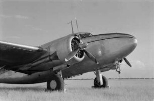 Leipzig. Flugplatz. Maschine auf der Startbahn