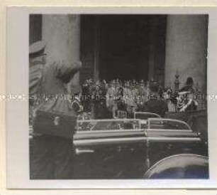 Rom, Staatsbesuch Adolf Hitlers in Italien vom 02. bis 10. Mai 1938, Adolf Hitler und Mussolini nach der Kranzniederlegung im Pantheon, der Ruhestätte der italienischen Könige