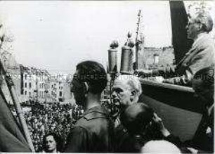 Otto Grotewohl spricht auf der Maikundgebung 1946