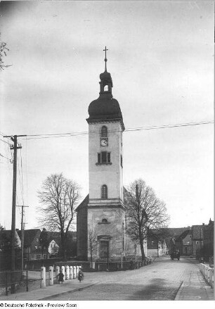Waldenburg. Lutherkirche. Straßenansicht