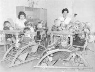 In der Kinderkrippe Ihlenfeld (Kr. Neubrandenburg)