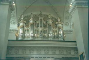 Orgel von Schuke Orgelbau (1969; op. 403) mit Prospekt der Orgel von Nicolaus Jantzon (um 1780, später erweitert). Vilnius, Kathedrale St. Stanislaus