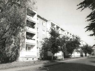 Dresden-Kaditz, Peschelstraße 10/20. Wohnanlage (1964). Straßenansicht von Südwesten