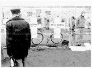 Serie: Mauerfall/Deutsche Einheit: Mauer-Kreuze an der Bernauer Straße
