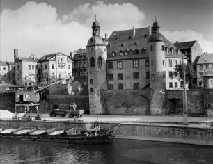 Koblenz. Alte Burg (um 1185 begonnen, 1680-1682; J. C. Sebastiani). Burghaus. Ansicht über die Mosel