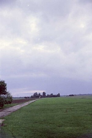Landschaftsbild bei Schwarze Schwarze Pumpe. : Krajina pola Čorneje Pumpy.