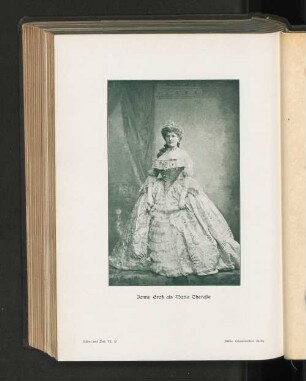 Jenny Groß als Maria Theresia